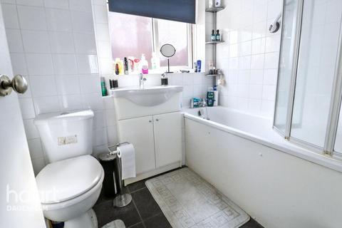 1 bedroom flat for sale, Ibscott Close, Dagenham