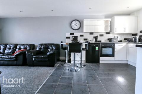 1 bedroom flat for sale, Ibscott Close, Dagenham