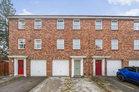 3 bedroom terraced house for sale, Avro Close, Hampshire SO15