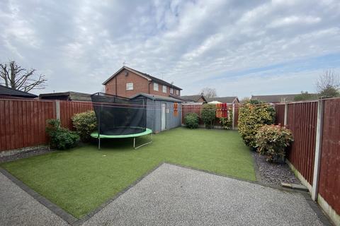 5 bedroom semi-detached house to rent, Coleridge Way, Crewe