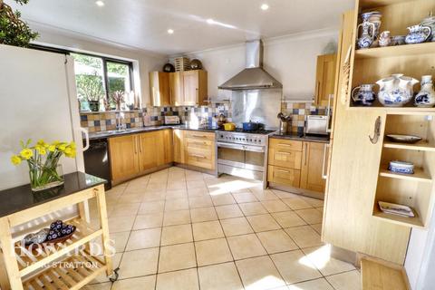 5 bedroom detached house for sale, West End, Norwich