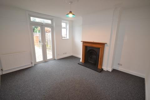 3 bedroom semi-detached house to rent, Heather Road, Leicester LE2