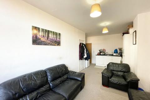 2 bedroom flat to rent, Victoria Avenue, Southend On Sea SS2