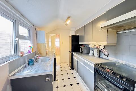 2 bedroom terraced house to rent, Upland Road, South Croydon