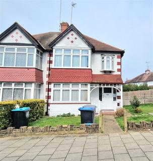 4 bedroom semi-detached house to rent, Clarendon Gardens, Wembley