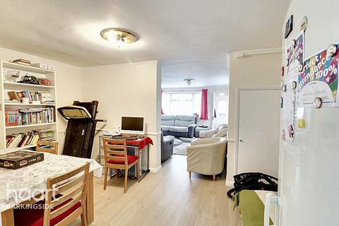 3 bedroom end of terrace house for sale, Sussex Close, Redbridge