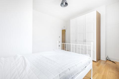 2 bedroom apartment to rent, Kings Avenue Clapham SW4