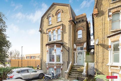 2 bedroom flat to rent, Kings Avenue Clapham SW4