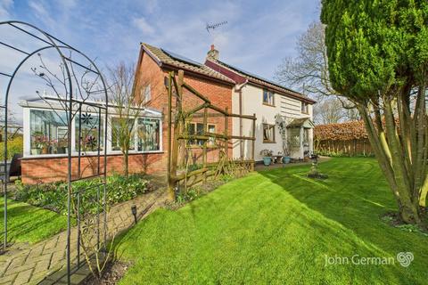 4 bedroom detached house for sale, Station View, Stowe-by-Chartley, Stafford