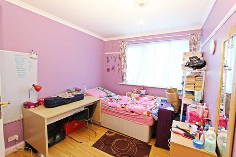 2 bedroom flat for sale, Manor Drive North, New Malden