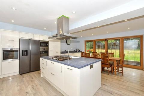 6 bedroom detached house for sale, Parkland Close, Essex IG7