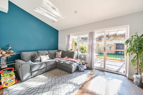 2 bedroom end of terrace house for sale, Thornton Road, Carshalton