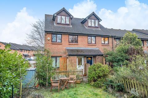 2 bedroom maisonette for sale, Vellum Drive, Carshalton