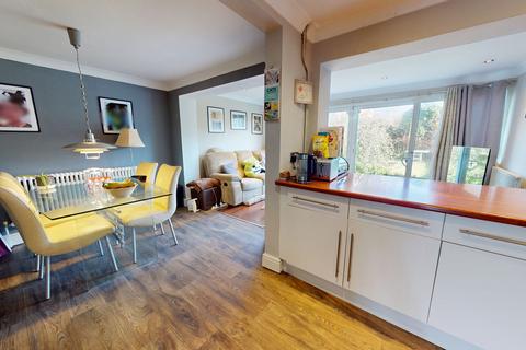 18 Castlefields Drive, Charlton Kings, Cheltenham, GL52 6YP