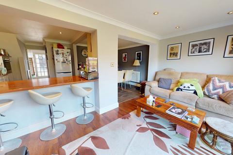 18 Castlefields Drive, Charlton Kings, Cheltenham, GL52 6YP
