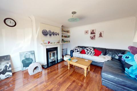 18 Castlefields Drive, Charlton Kings, Cheltenham, GL52 6YP