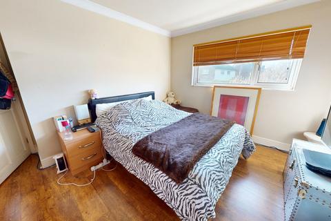 18 Castlefields Drive, Charlton Kings, Cheltenham, GL52 6YP