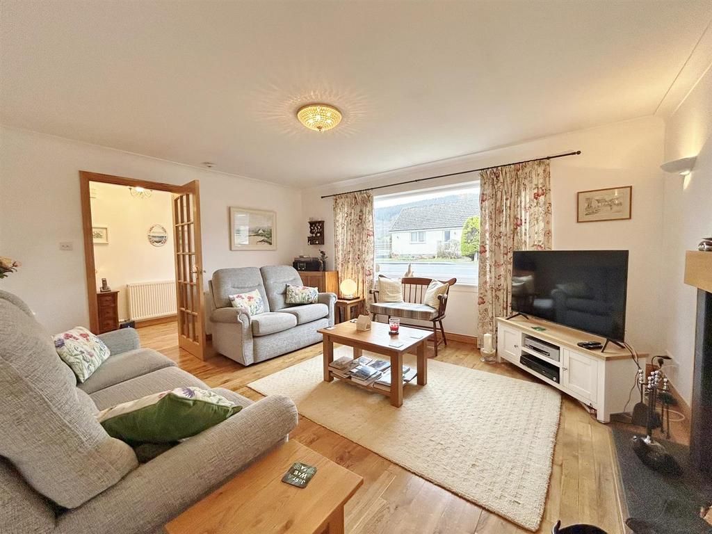 Lounge open plan to dining