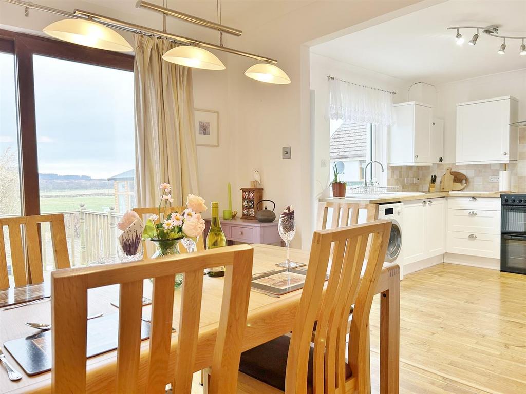 Dining into kitchen