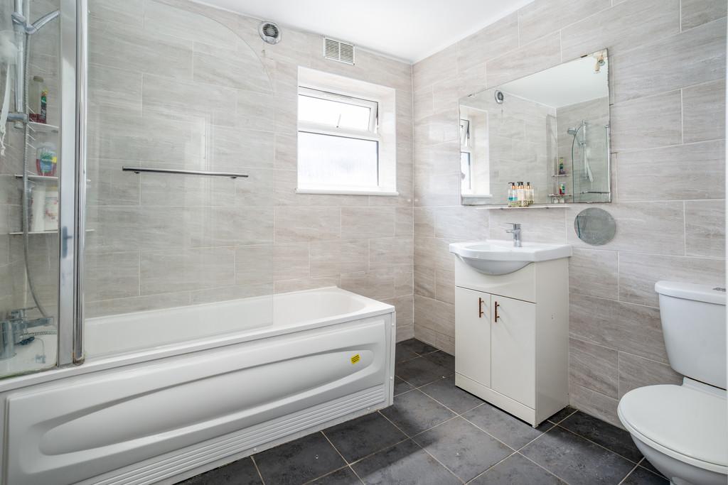 15 For Sale 3 Bedroom House Rothsay Road  E7 Garde