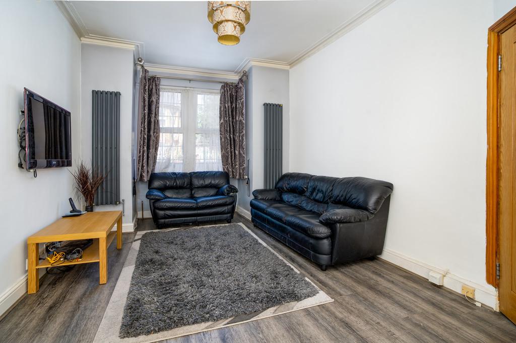 09 For Sale 3 Bedroom House Rothsay Road  E7 Garde