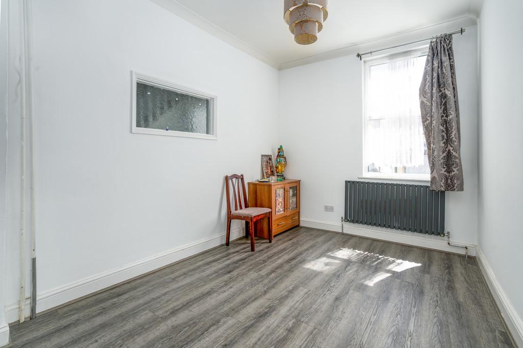 11 For Sale 3 Bedroom House Rothsay Road  E7 Garde