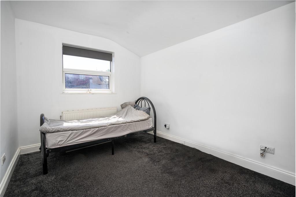 04 For Sale 3 Bedroom House Rothsay Road  E7 Garde