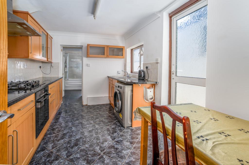 02 For Sale 3 Bedroom House Rothsay Road  E7 Garde