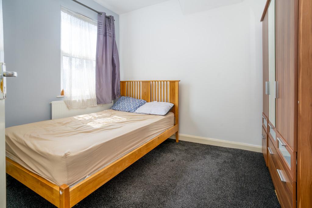 06 For Sale 3 Bedroom House Rothsay Road  E7 Garde
