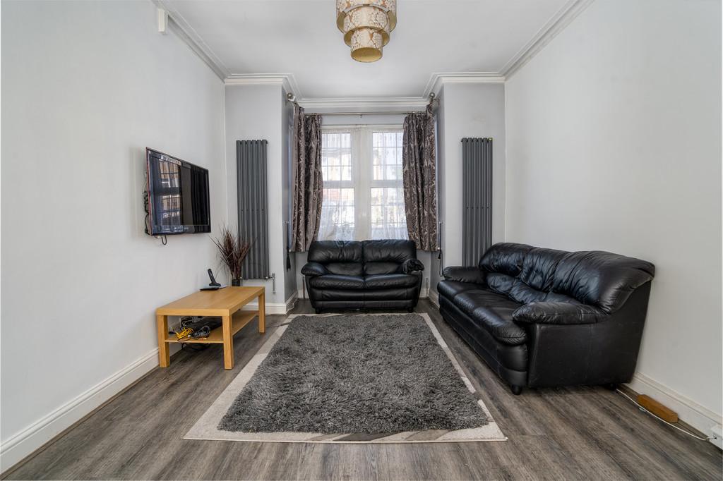 10 For Sale 3 Bedroom House Rothsay Road  E7 Garde