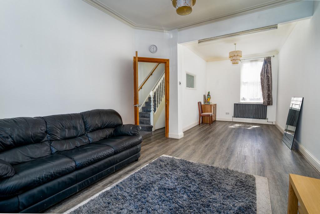 12 For Sale 3 Bedroom House Rothsay Road  E7 Garde