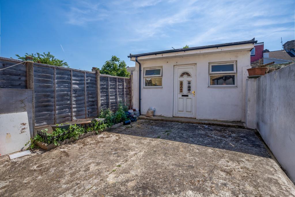 03 For Sale 3 Bedroom House Rothsay Road  E7 Garde