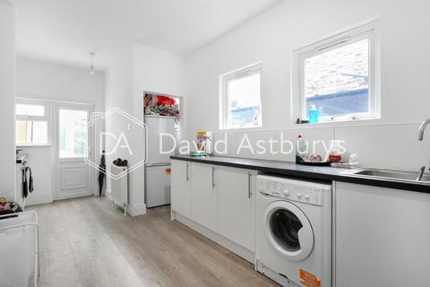 4 bedroom terraced house to rent, Terront Road, London