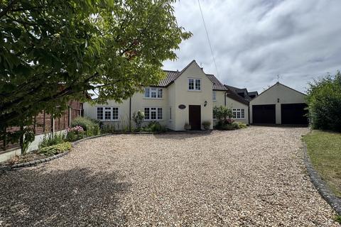 4 bedroom detached house for sale, Foulsham Road, Norfolk NR20