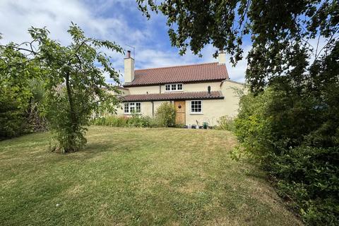 4 bedroom detached house for sale, Foulsham Road, Norfolk NR20