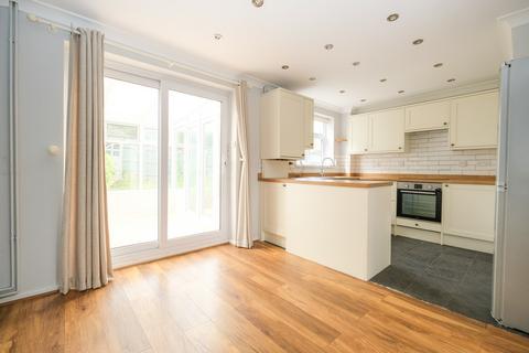 16 Wayne Close, Orpington, BR6 9TS