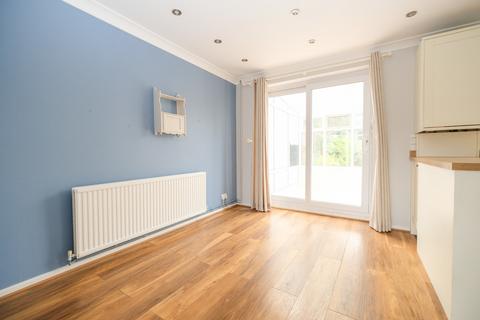 16 Wayne Close, Orpington, BR6 9TS