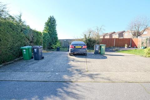 16 Wayne Close, Orpington, BR6 9TS