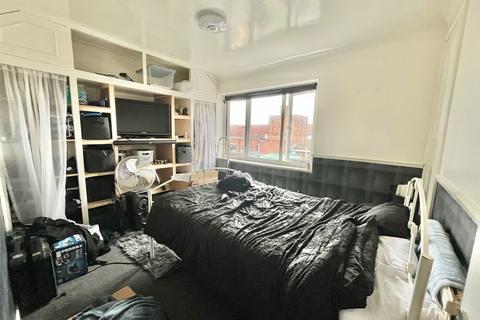 2 bedroom end of terrace house for sale, Davington Road, Dagenham