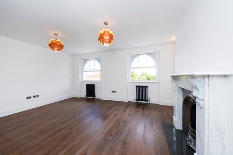 Studio to rent, Compton Road, London