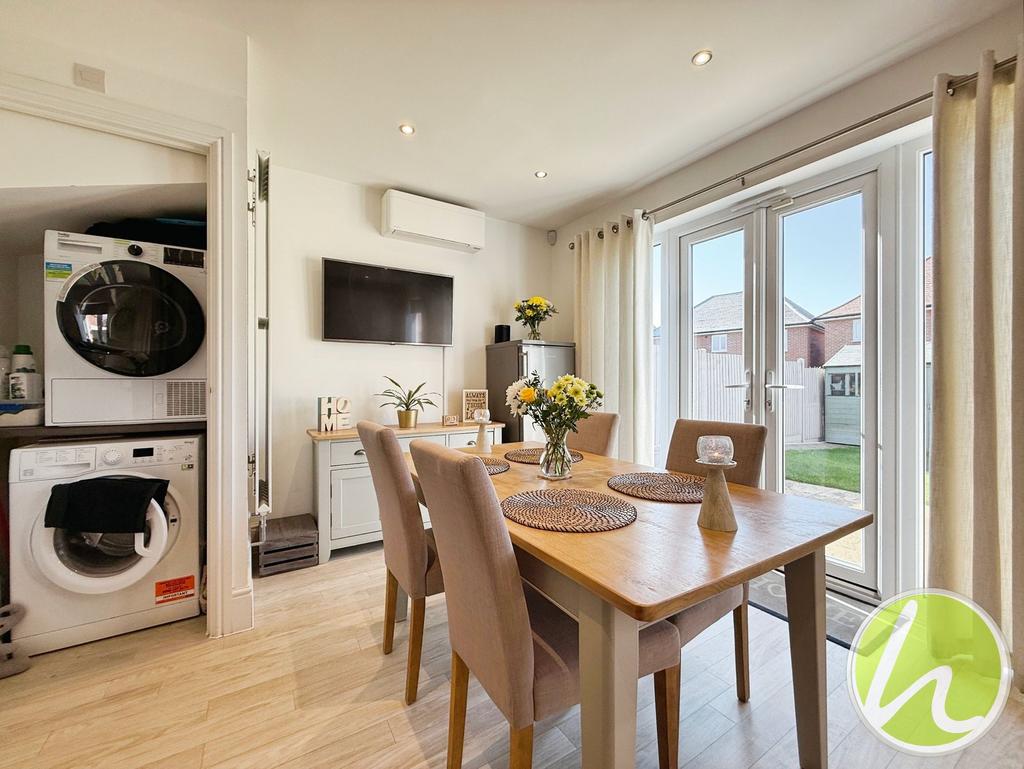 Kitchen/ Dining Room