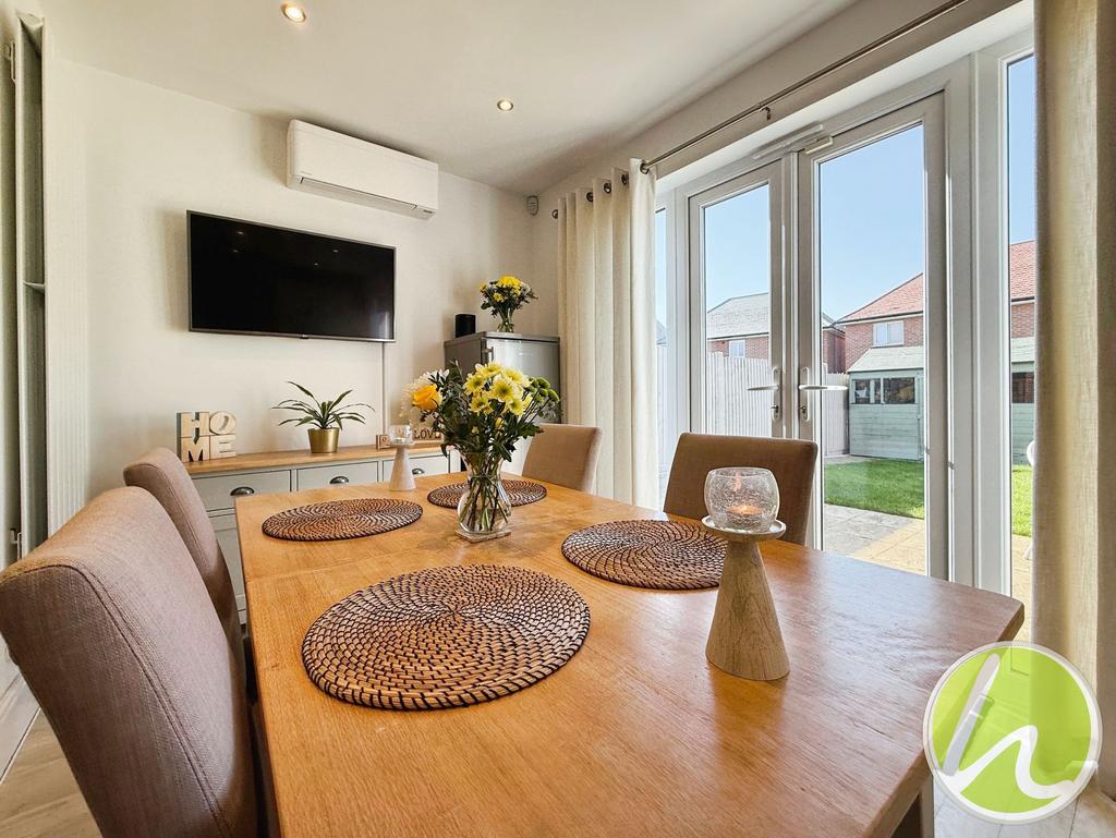 Kitchen/ Dining Room
