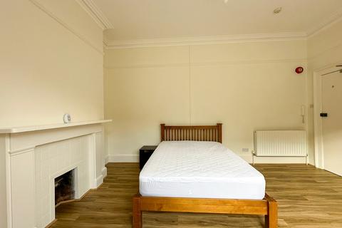 1 bedroom in a house share to rent, Bateman Street, Cambridge CB2