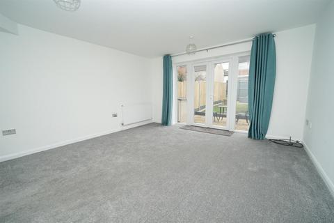 2 bedroom house to rent, Summer Street, Leighton Buzzard, Beds