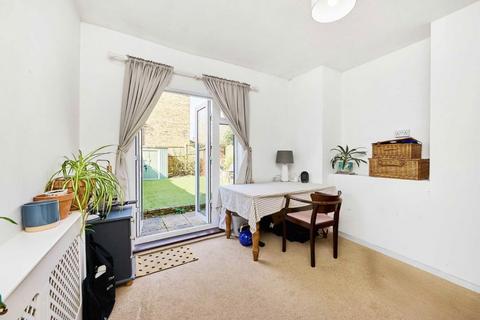 2 bedroom flat for sale, Earlsfield Road, London SW18