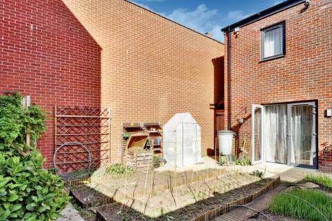 4 bedroom townhouse to rent, Castle Walk, Derby