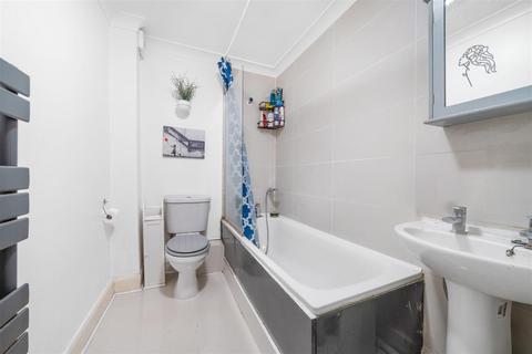 1 bedroom flat for sale, Samos Road, London, Penge, SE20