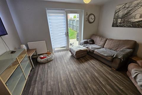 2 bedroom semi-detached house to rent, School Street, Thurnscoe