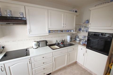 2 bedroom flat for sale, Castle Road, Clacton on Sea