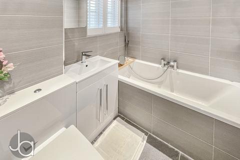 59 Wilkin Drive, Tiptree, Colchester, CO5 0RS